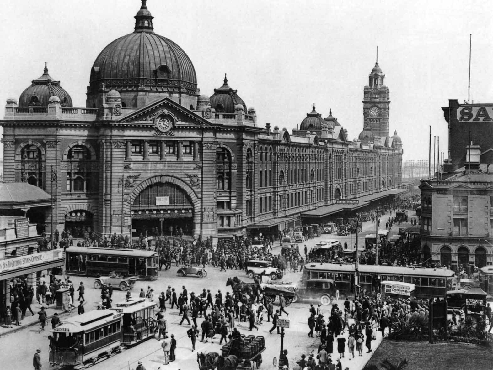 Photograph taken at end of a Saturday working day, 12:20 pm in 1927.