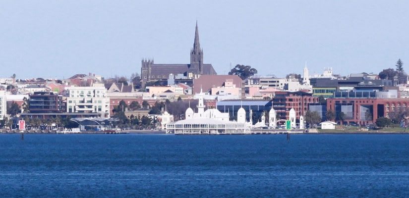 What's the point of decentralisation if everyone commutes to a capital city?