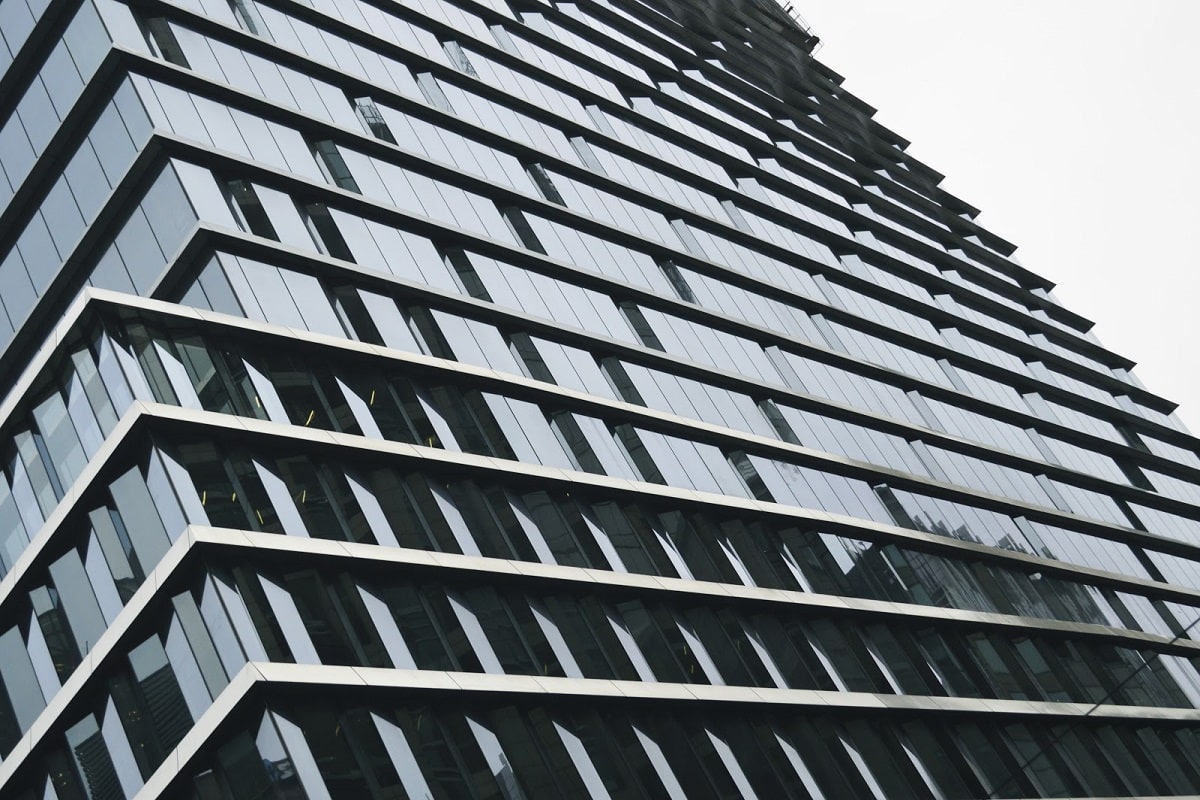 Glass facade of Collins Arch climbing to level 25, June 2019. Image by Nick Failla.