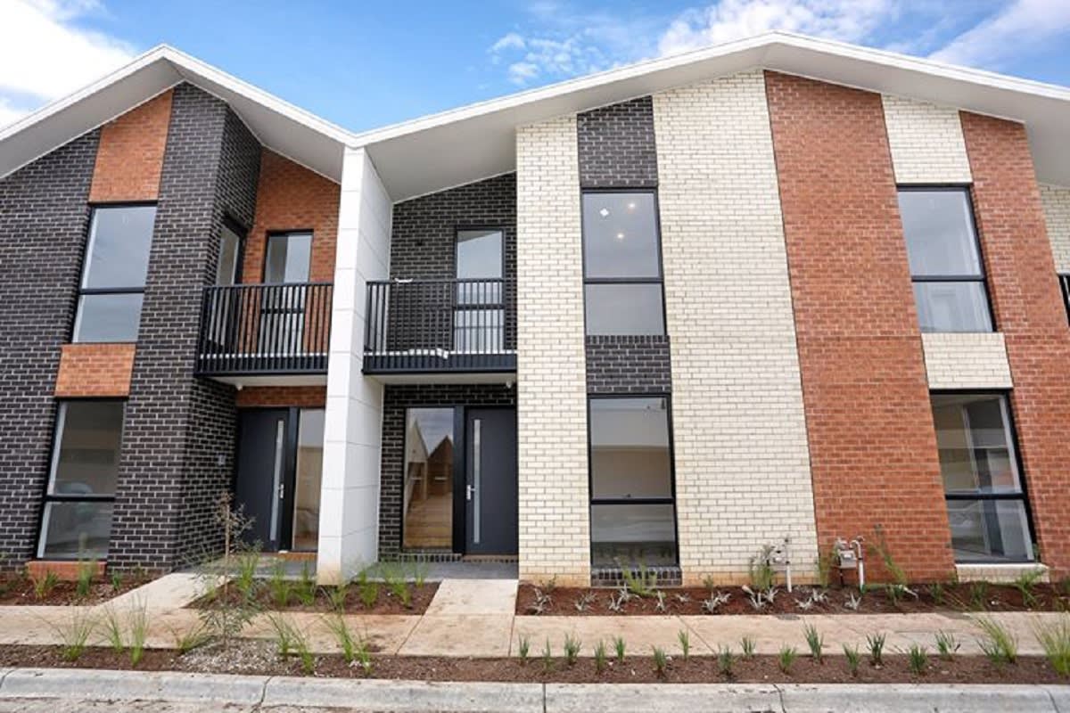 Image of the Havenlea Lane townhomes on the site.