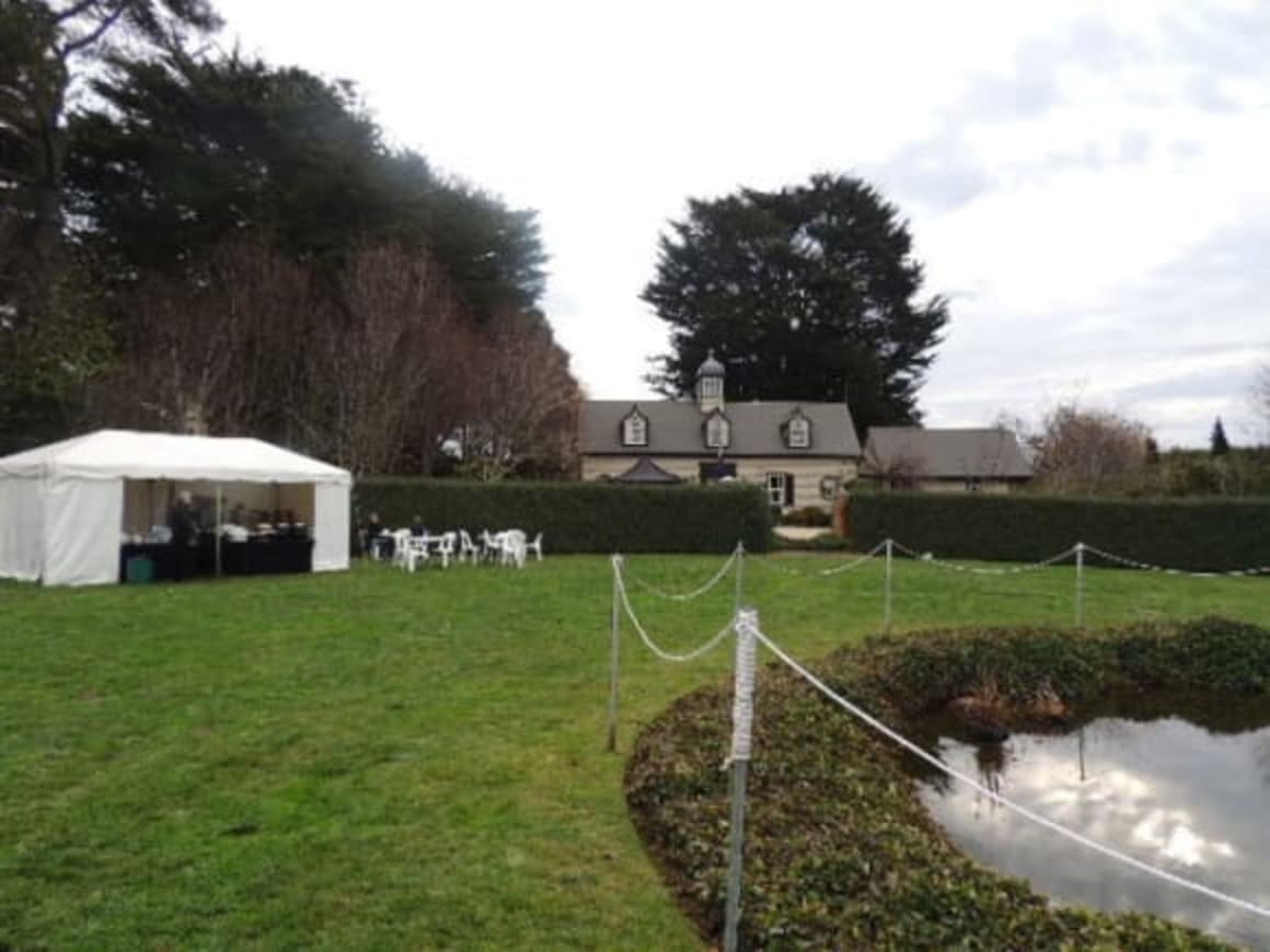 Musk Farm sale draws big crowd to Stuart Rattle garden estate auction