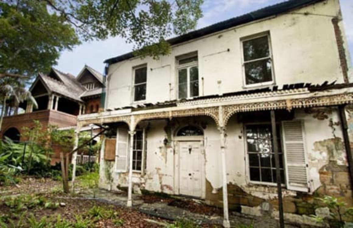 Mike Cannon-Brookes inspects Clyde Cottage, Woollahra