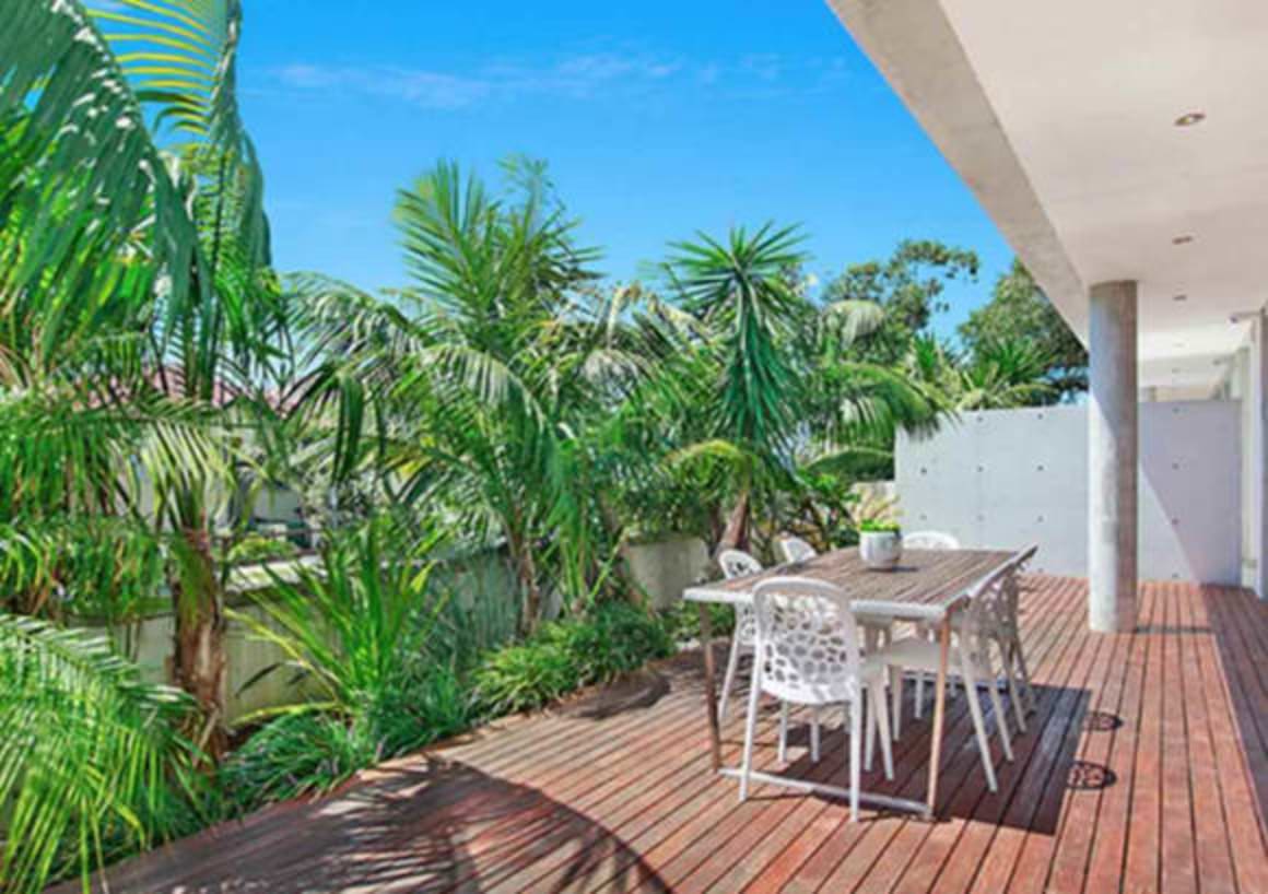 Veteran TV presenter Mike Willesee senior sells at Bondi Beach