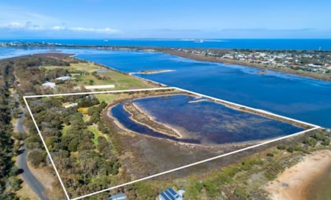 Waterfront Swan Bay, Queenscliff cottage with seagrass views listed