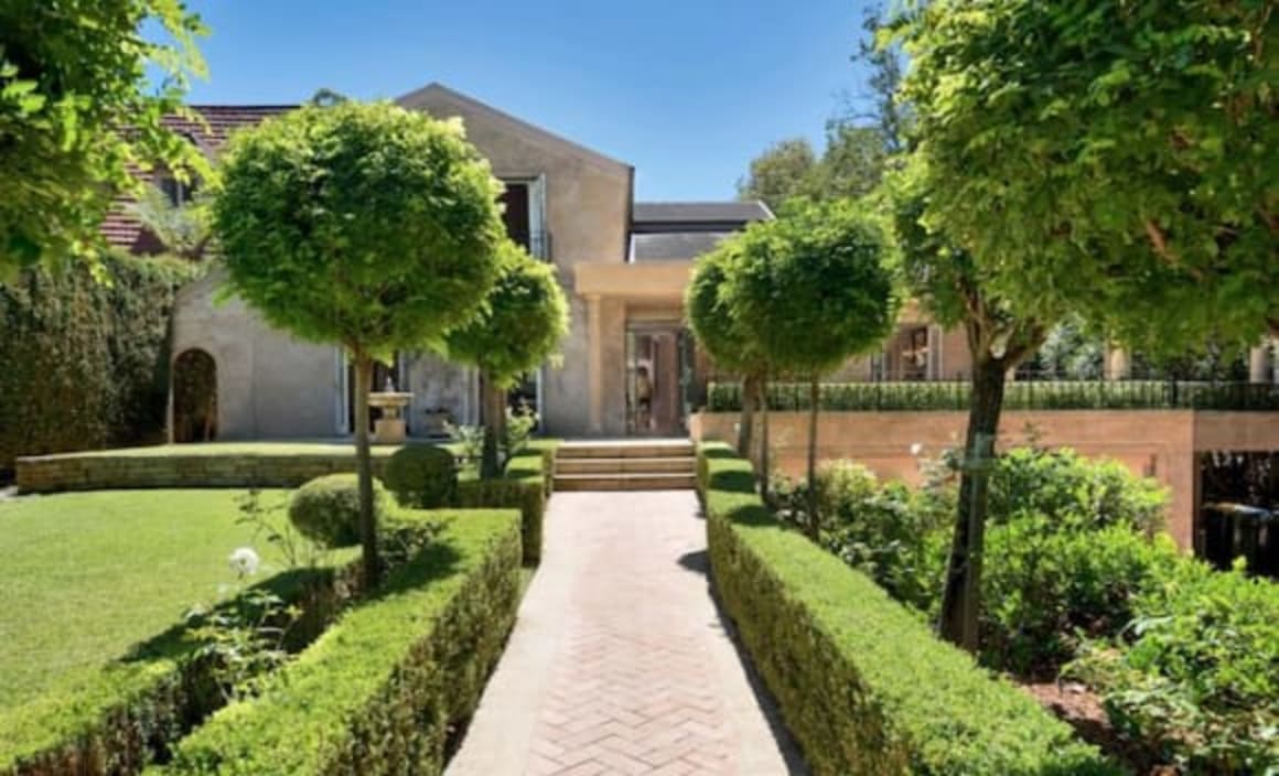 Chinese buyers secure top weekend auction offering