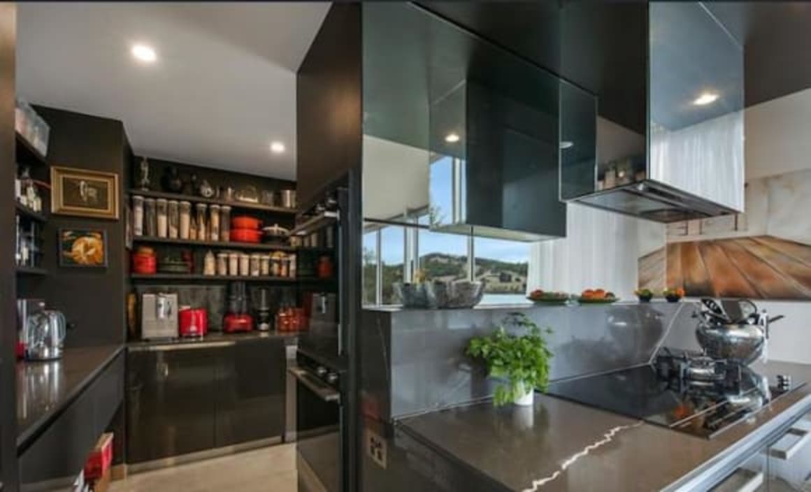Restaurateur Margaret Hart lists Gardners Bay, Tasmania trophy home