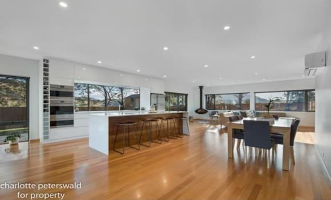Award-winning Richmond, Tasmania family trophy home listed