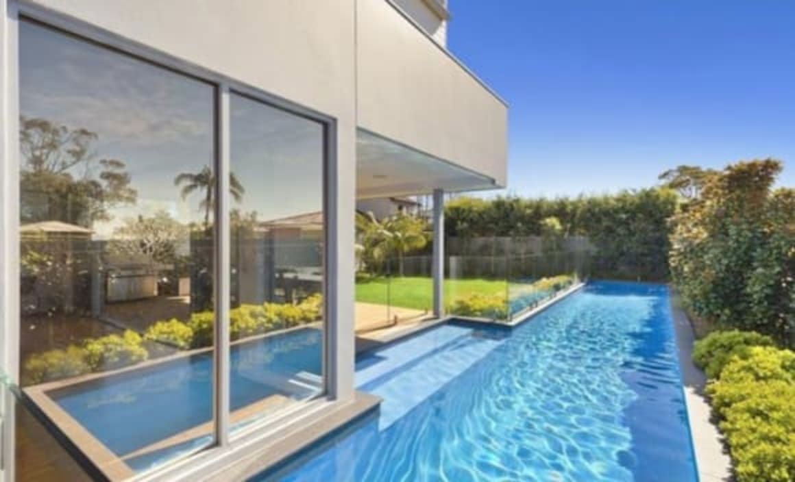 House Rules presenter Joh Griggs sells at Collaroy 