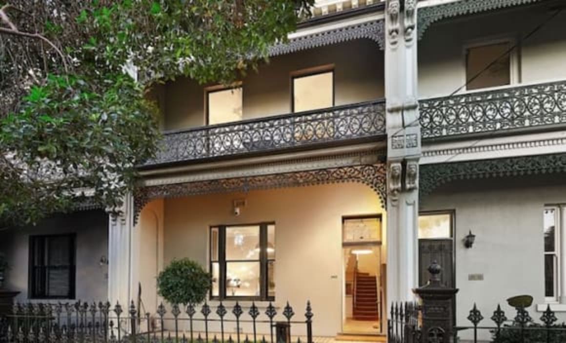 Low volumes but weekend auctions show stronger sales trend 