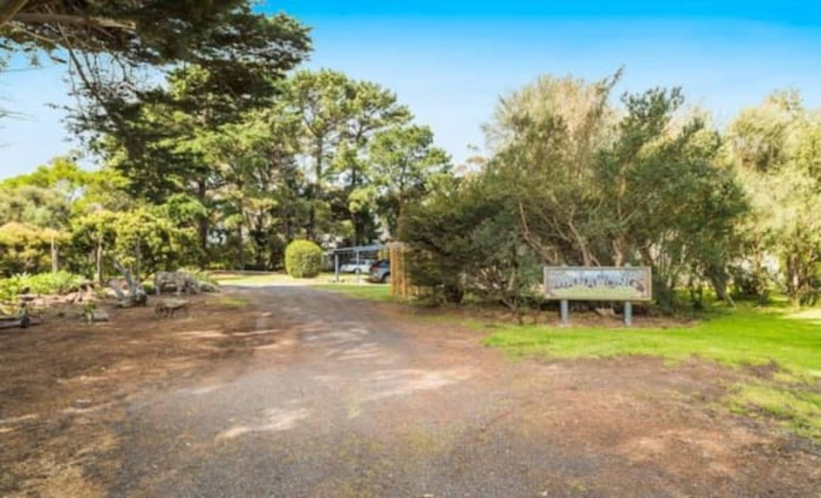 Phillip Island property with farm, butcher shop and cafe sells for $1,835,000