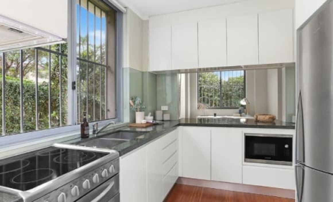 Coogee apartment sells for $1,421,000 at auction 