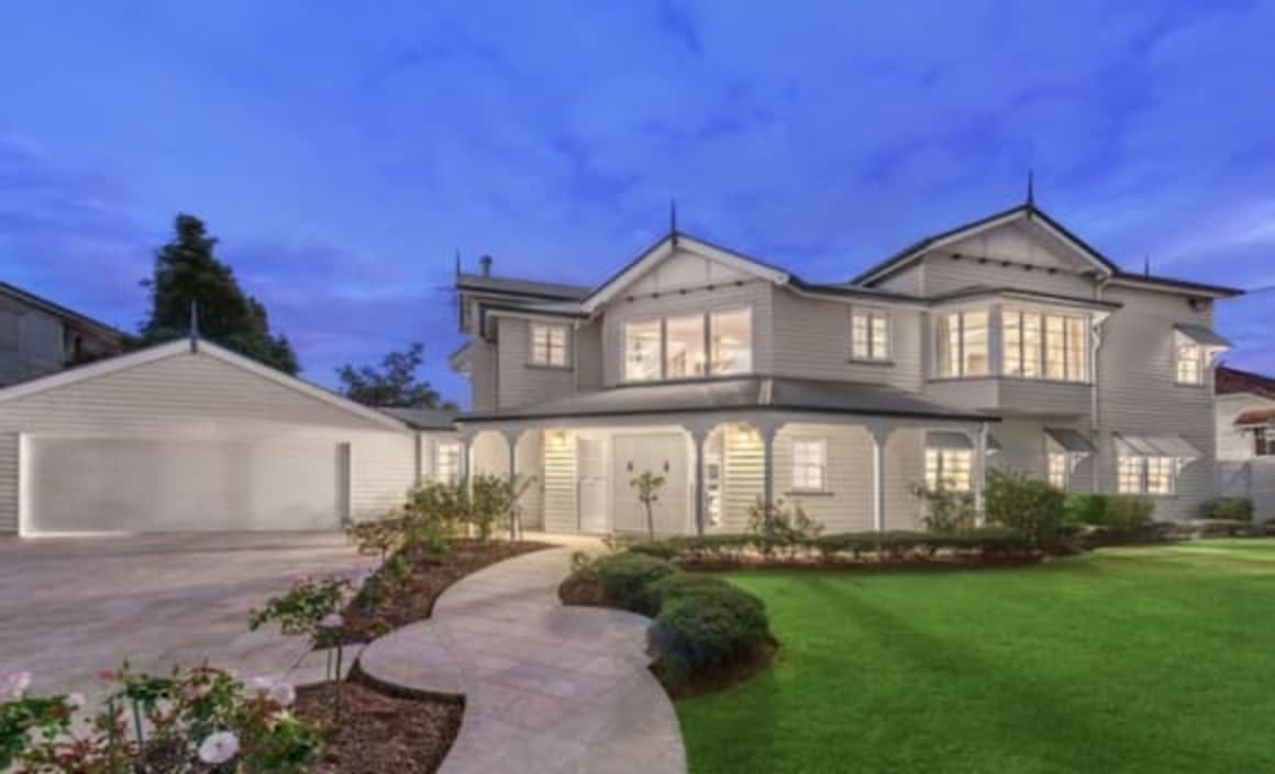 Weekend auction volumes rise with downward clearance rate pressure