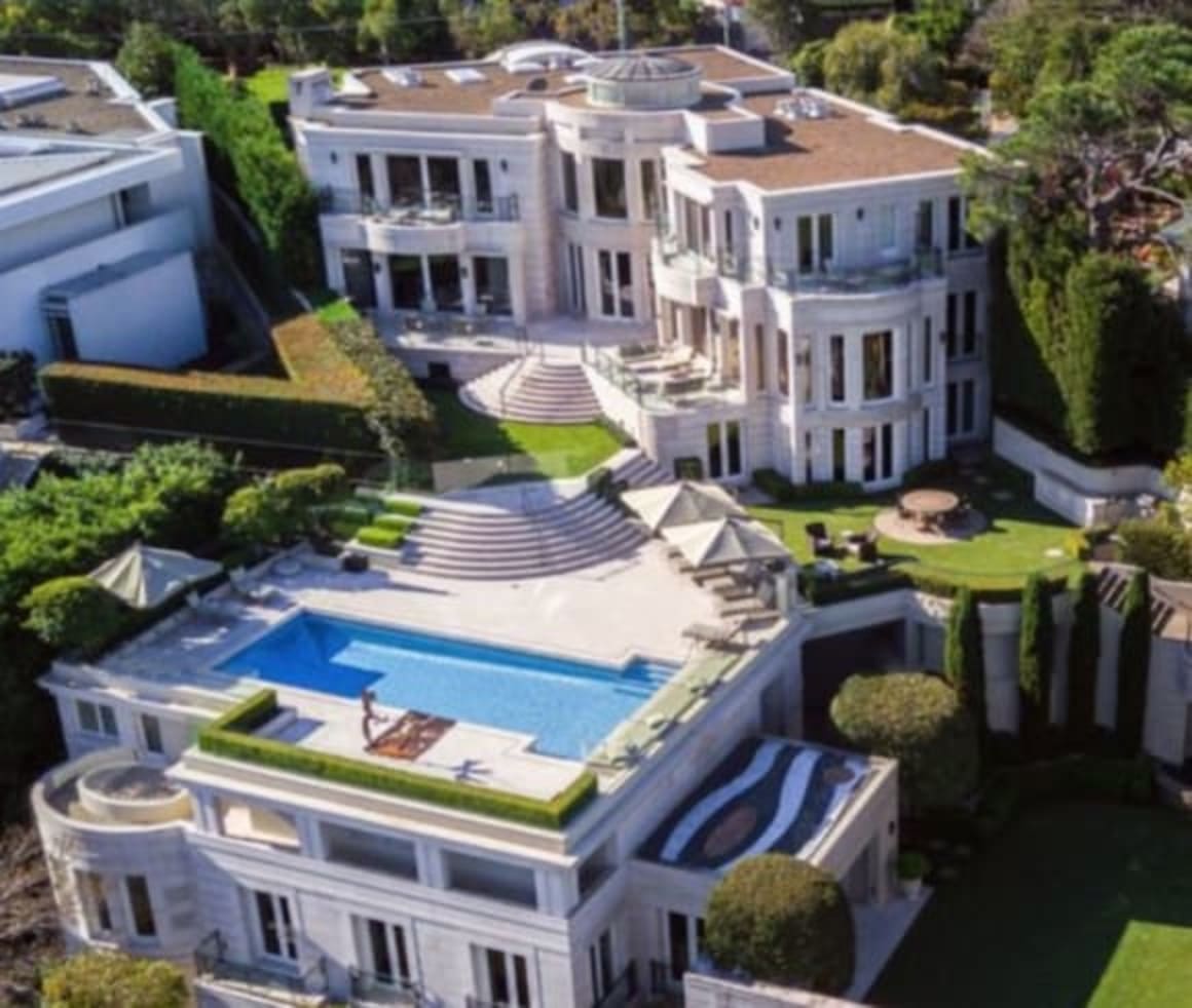 Top 20  Sydney trophy home listings shrink in 2019