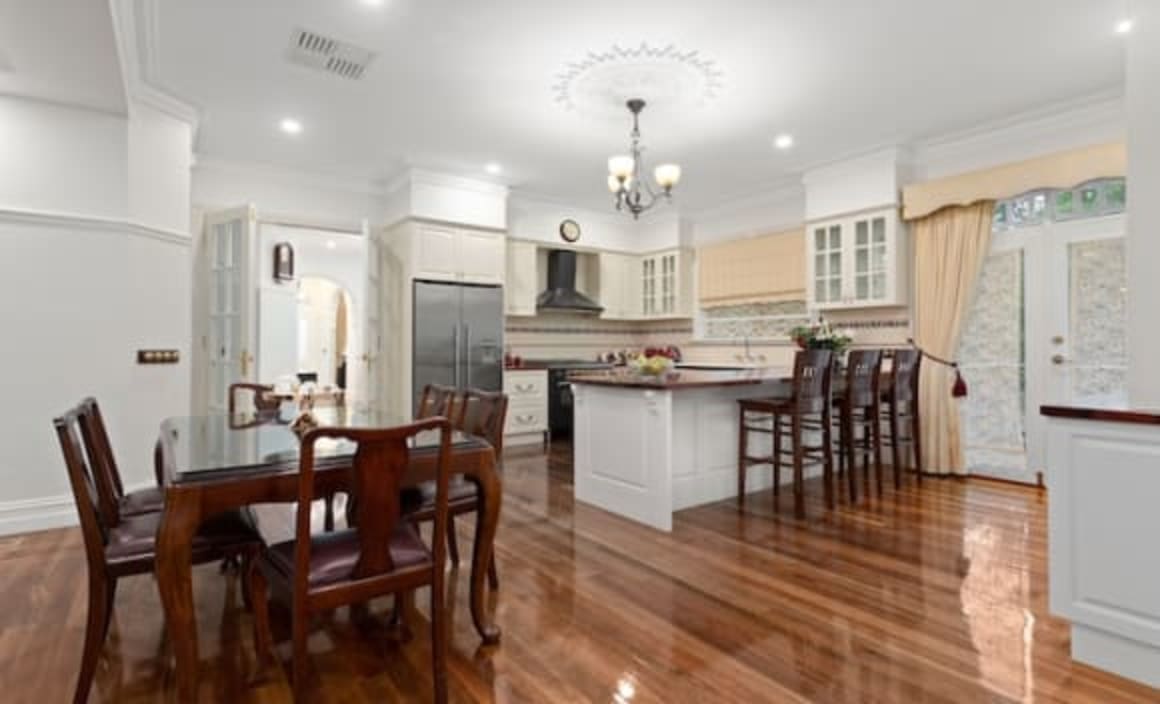 South Morang trophy home sale sets new suburb record