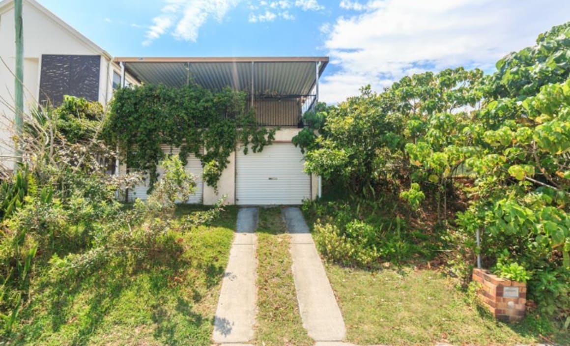 Brisbane entrepreneur Michael Dempsey buys Mermaid Beach cottage