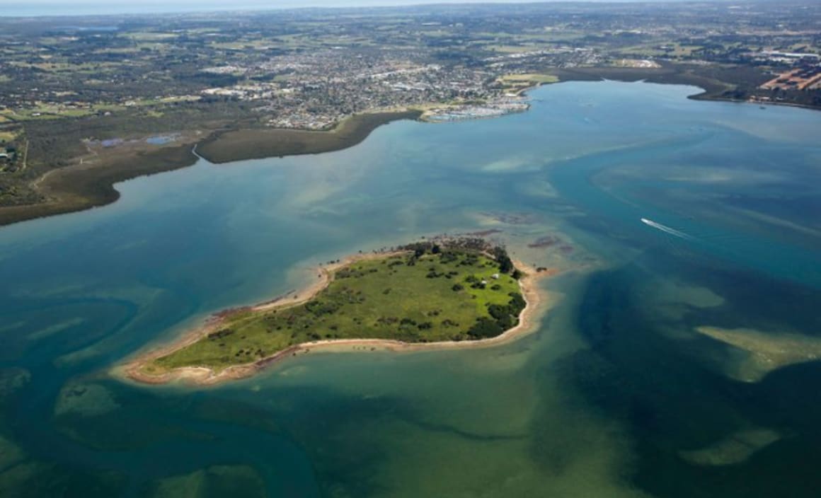 Sandstone Island passed in after auction marooned on one bid