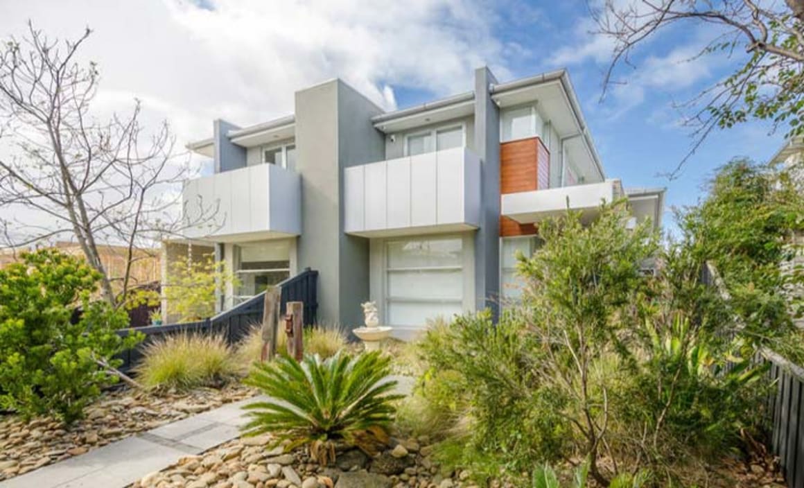 Magpie Jason Cloke sells in Williamstown