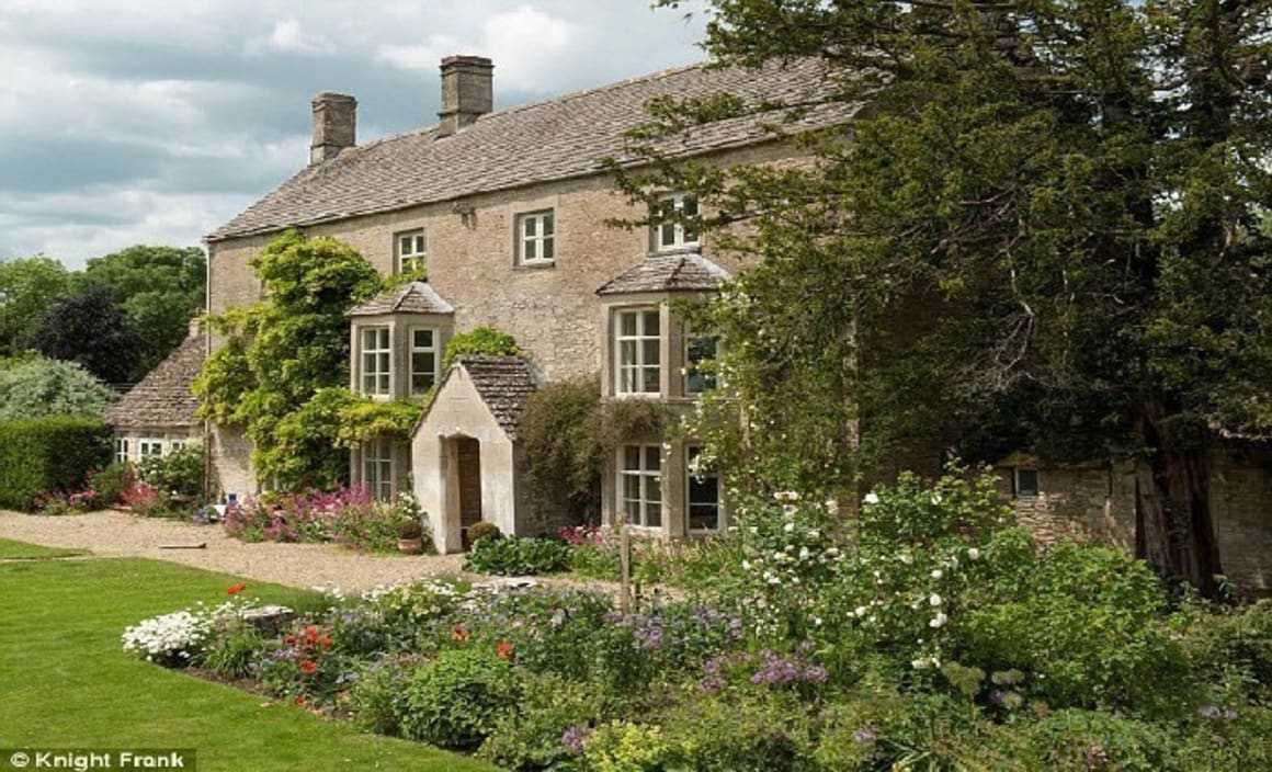 Model Liz Hurley sells Ampney Knowle to keep Donnington Hall