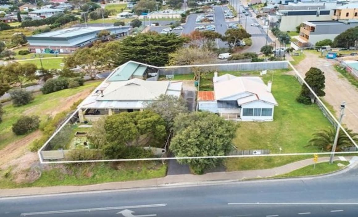 Billionaire Lindsay Fox buys another commercial holding in Sorrento