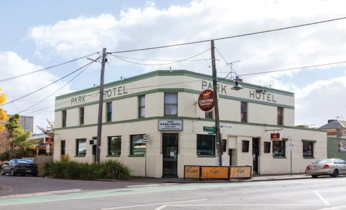Pub in Melbourne's inner suburb fetches $3.18 million, well above reserve 