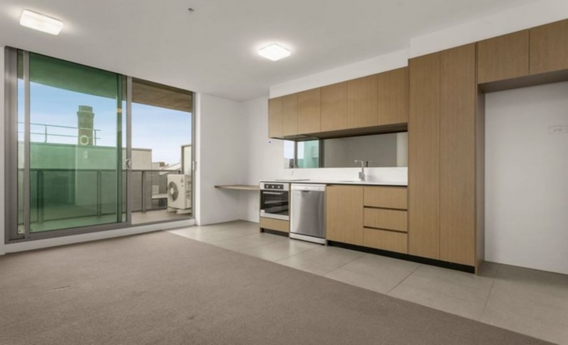 Prahran mortgagee apartment sold for $150,000 loss 