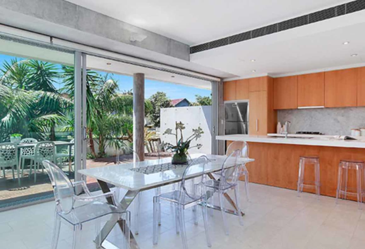 Veteran TV presenter Mike Willesee senior sells at Bondi Beach