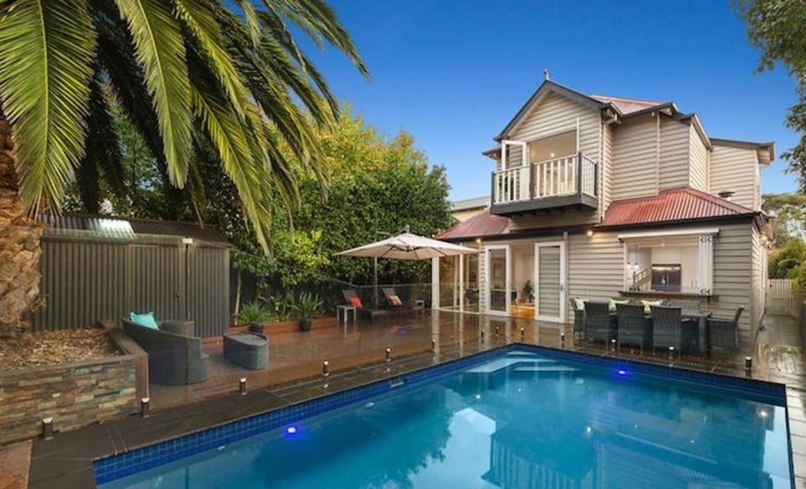 Comedian Lawrence Mooney takes a small loss in Elsternwick weekend auction