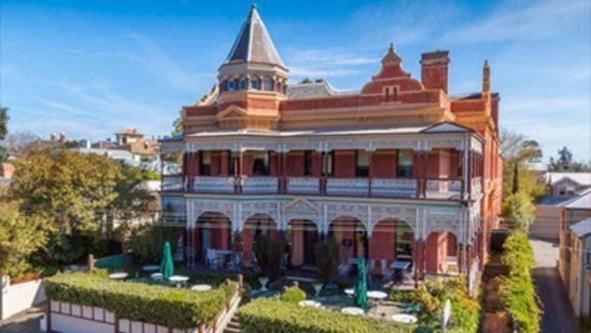 Historic Queenscliff Hotel listed, along with antique furnishings