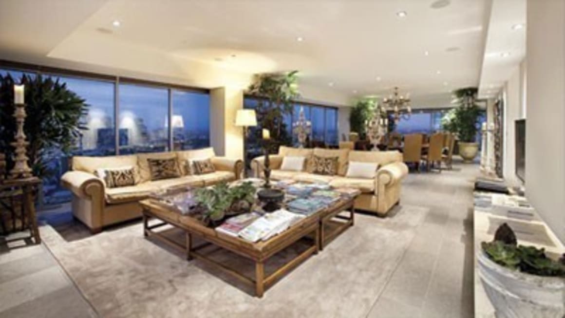 Smiles as dentist secures Royal Domain Tower wholefloor...