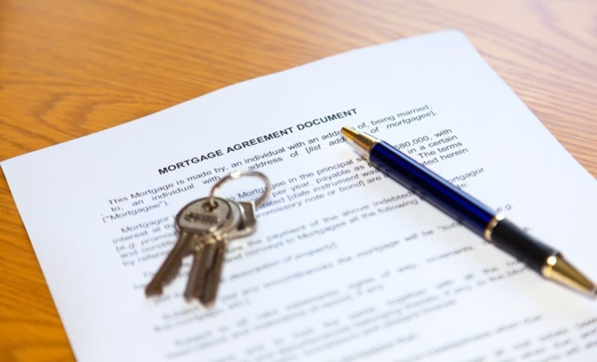 Lenders continue to reduce the risks in their mortgage books