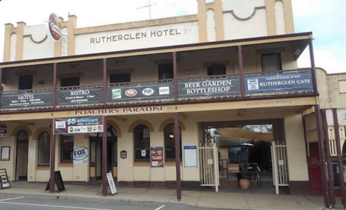 Historic hotel at Rutherglen for sale