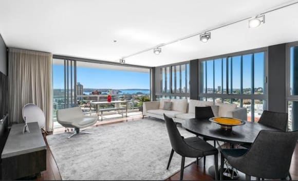 Channel 10's Aerobics Oz Style former presenter Anton Scott has lists Rushcutters Bay apartment