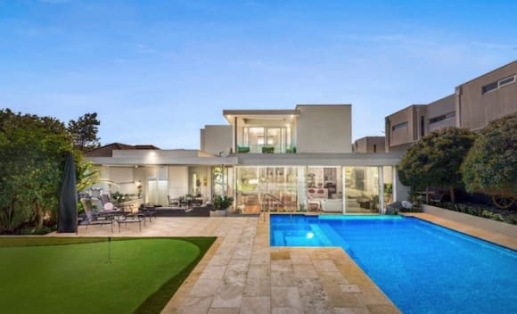 Weekend auction volumes rise with downward clearance rate pressure
