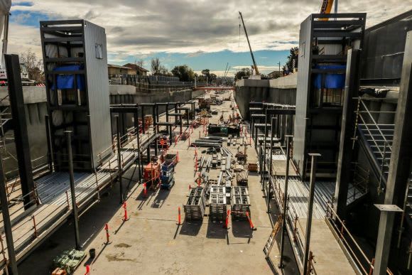 McKinnon station platforms advancing through their construction phase - image LXRA The level crossing removal information & picture blitz