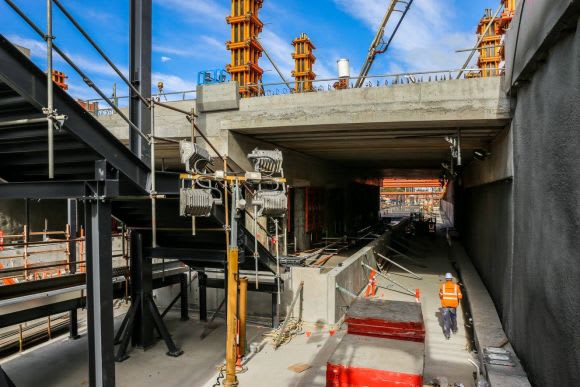 McKinnon station's new platforms - image LXRA The level crossing removal information & picture blitz