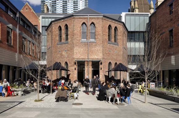 RMIT University Lawn. Image courtesy of Peter Elliott Architecture + Urban Design Episodic Urbanism: The RMIT urban spaces project (1996-2015)