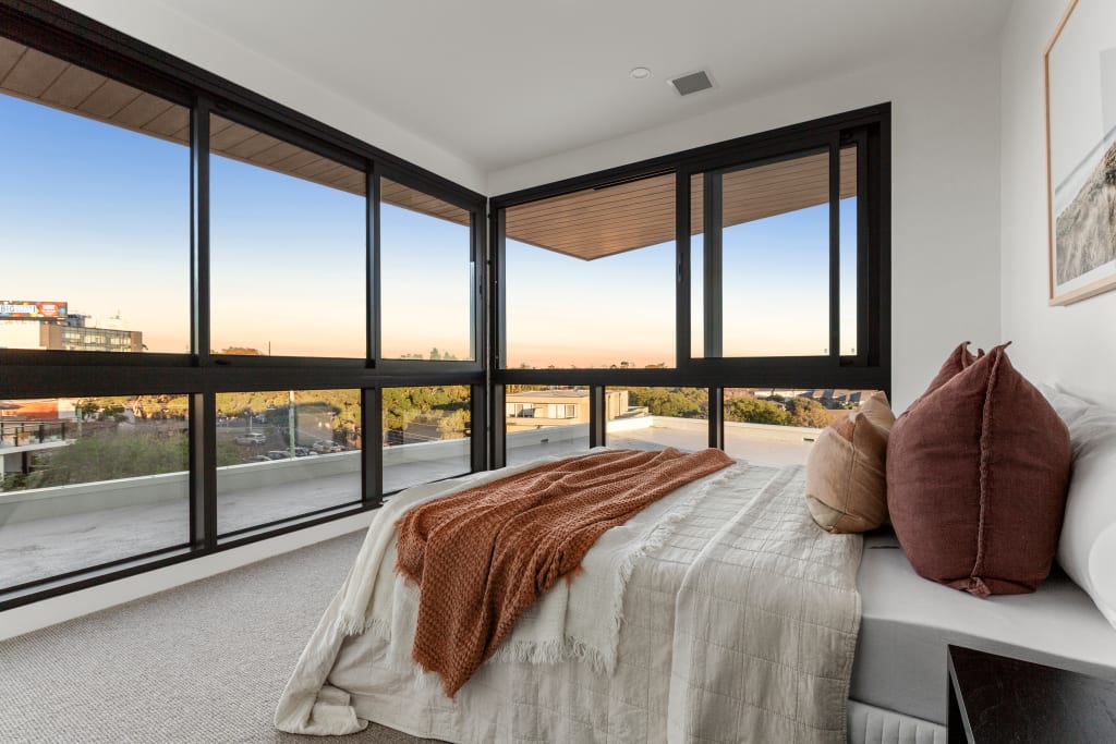 Iridian Residences, Hampton East