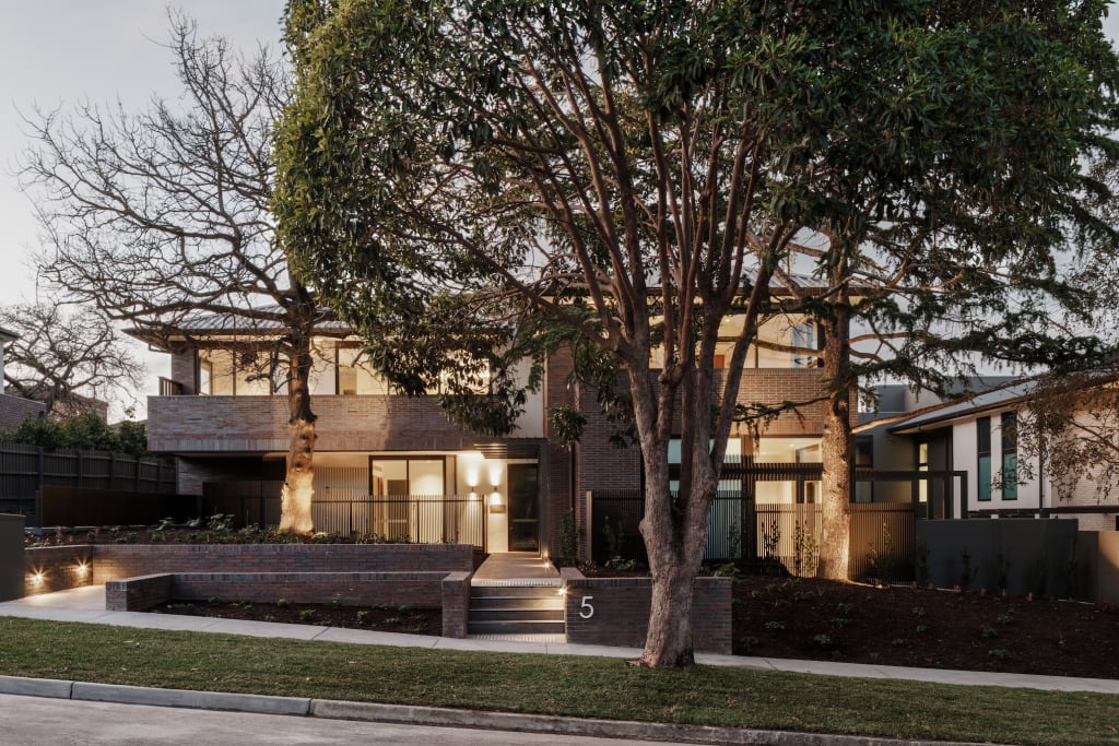 Threadneedle, Balwyn