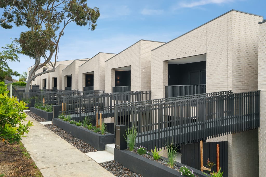 Kingloch Parade, Wantirna