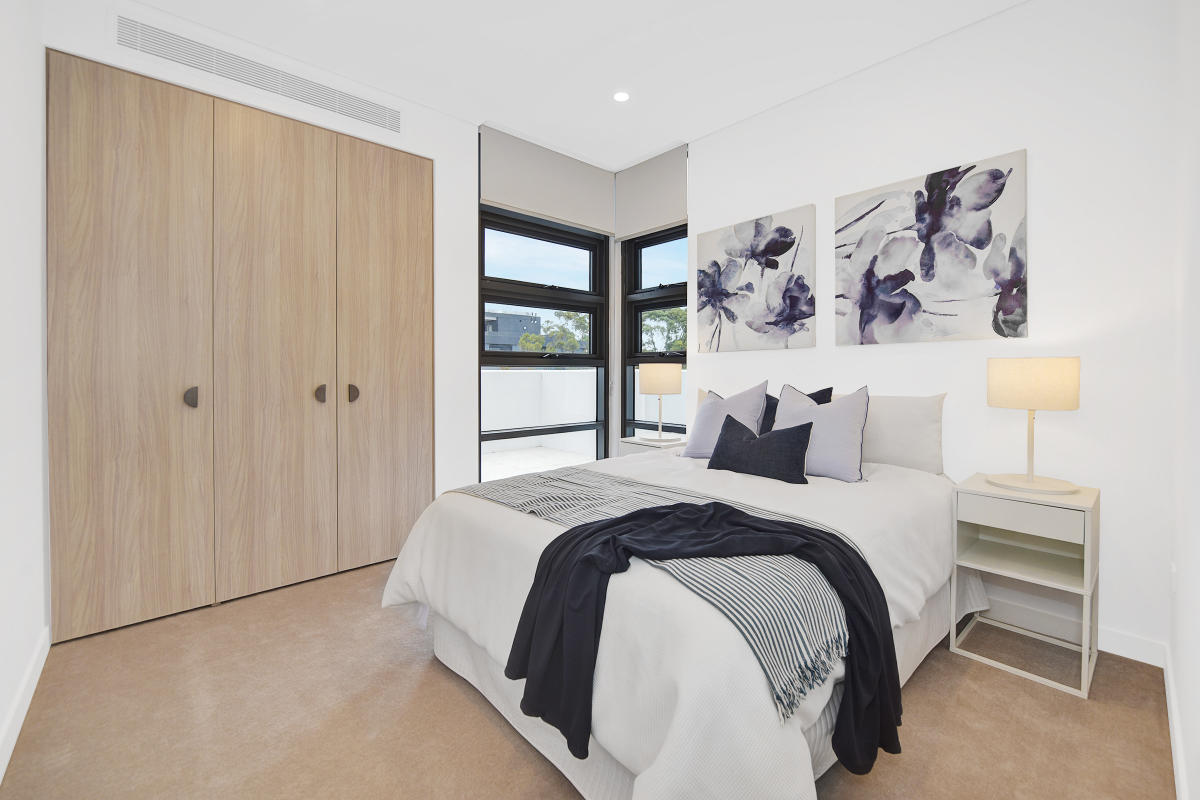 Sterling, Lane Cove North