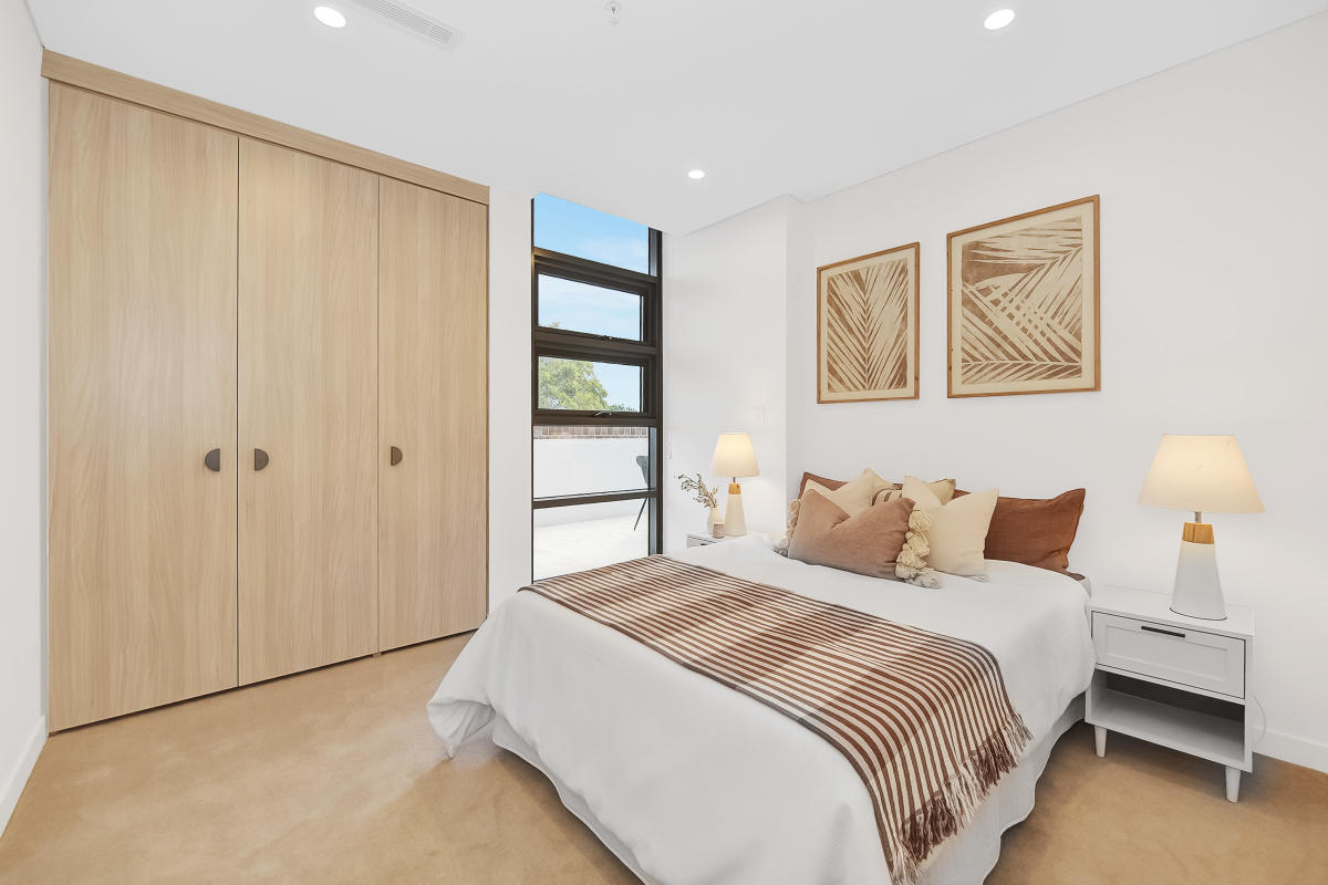 Sterling, Lane Cove North