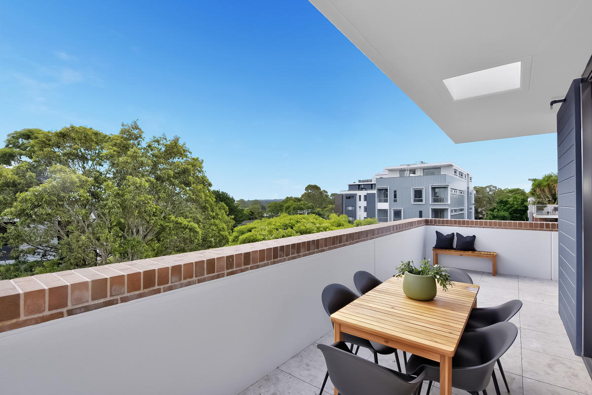 Sterling, Lane Cove North