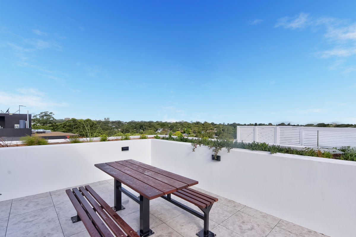 Sterling, Lane Cove North