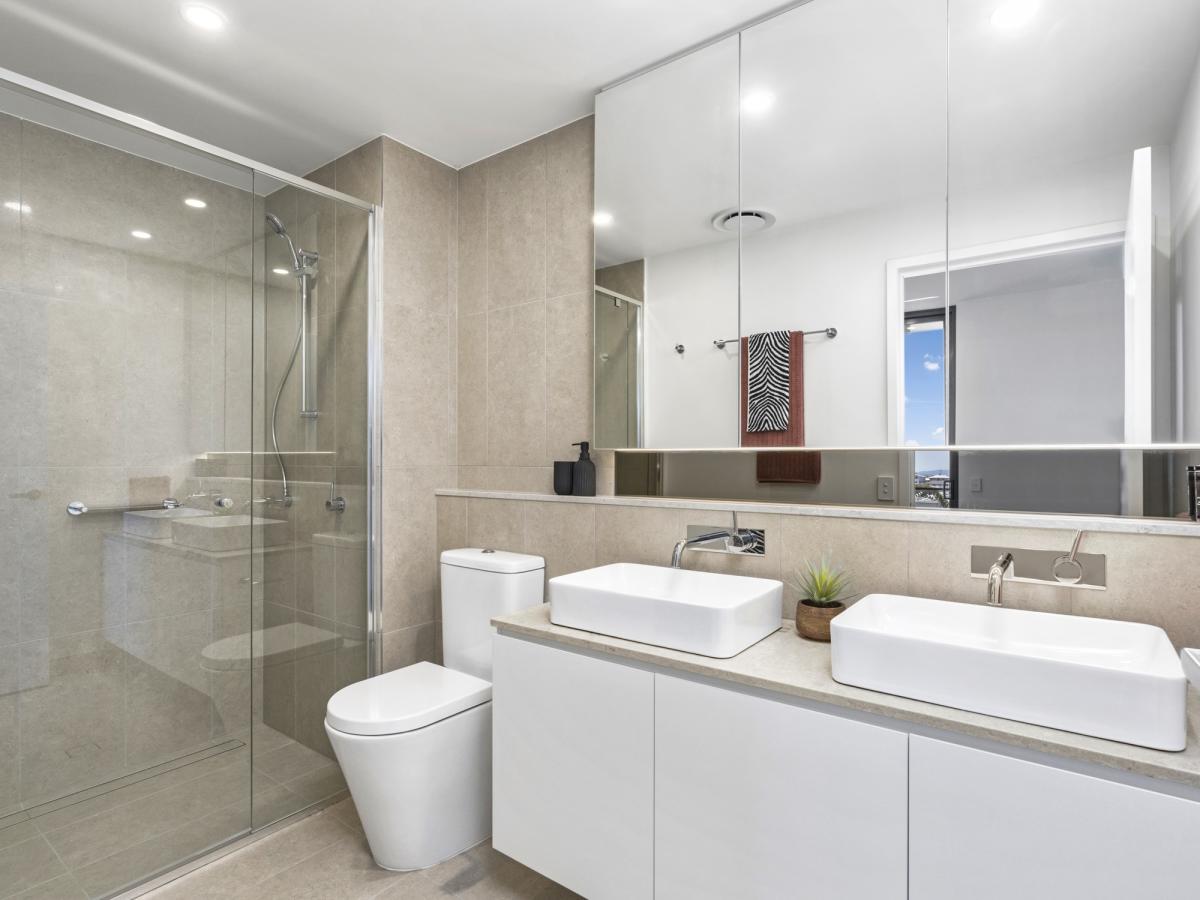 Summit on Broadwater