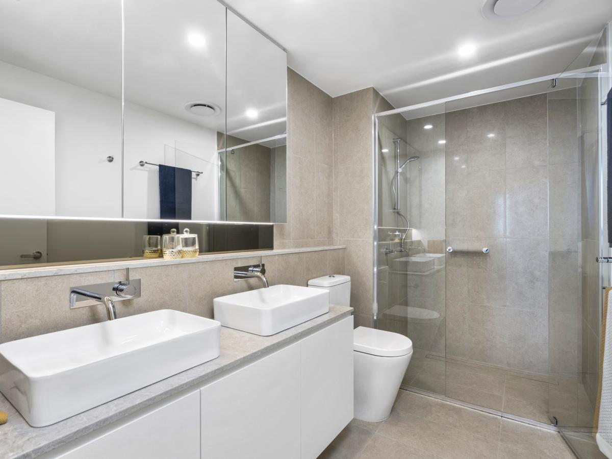 Summit on Broadwater