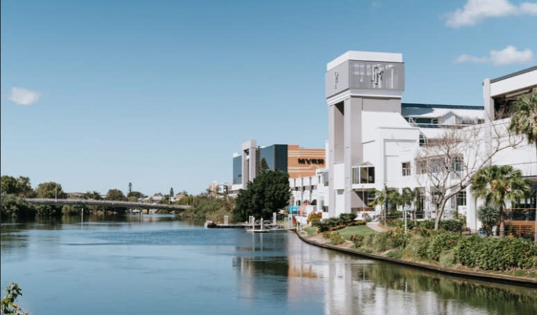 Victoria & Albert, Broadbeach