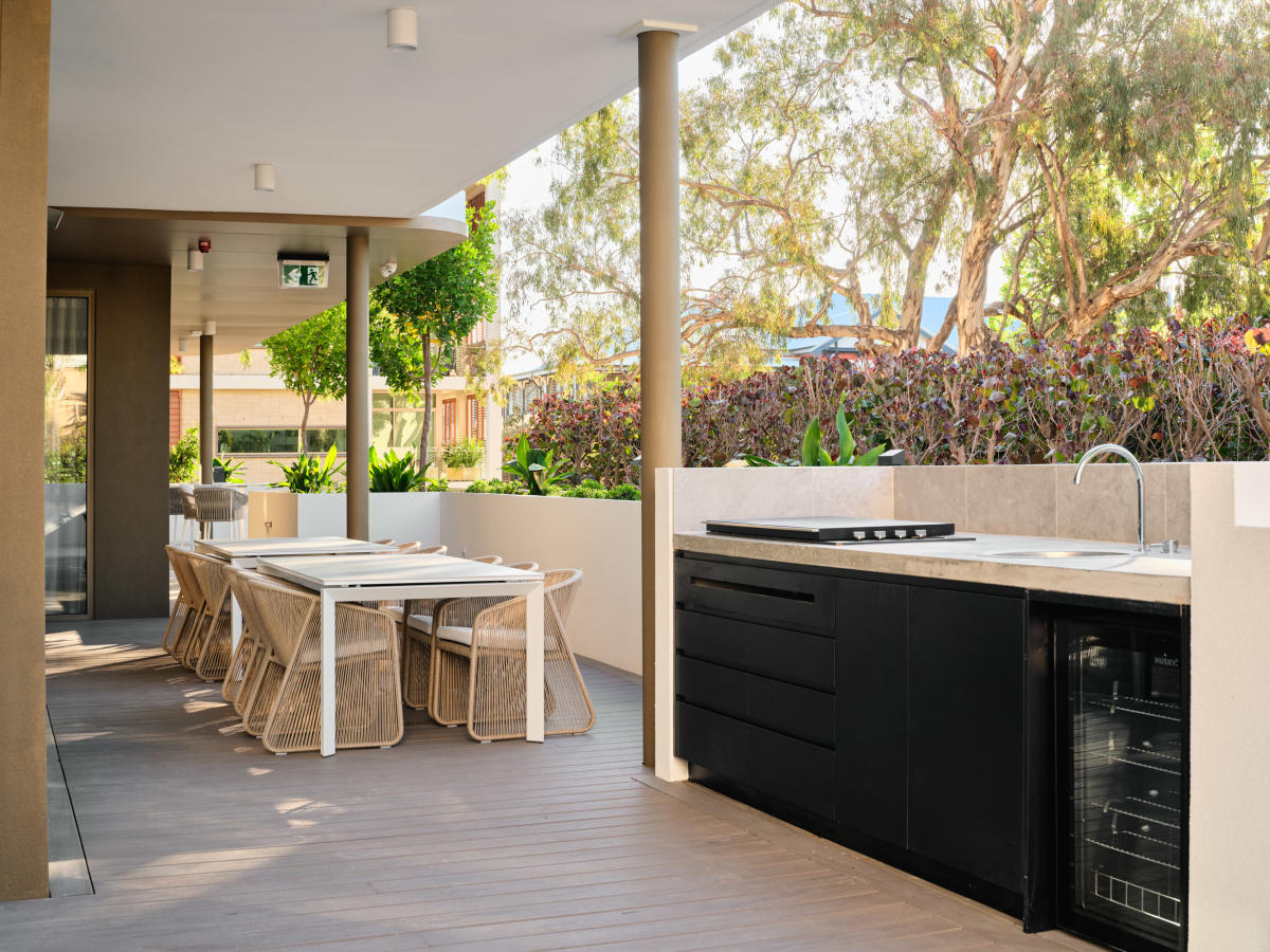 Broadway on the Bay, Crawley