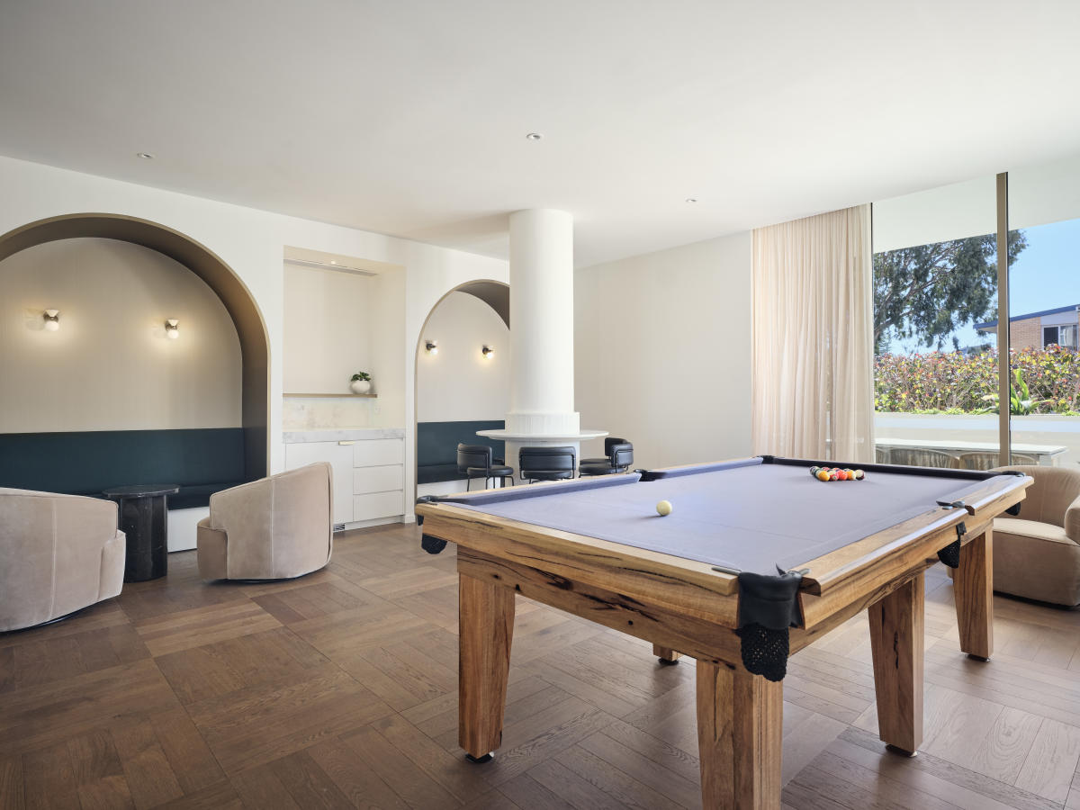 Broadway on the Bay, Crawley