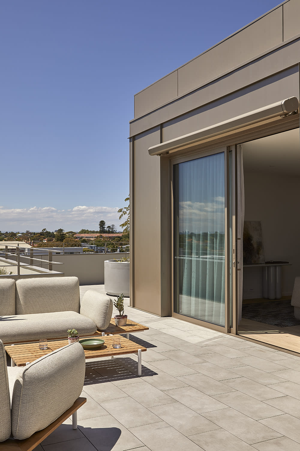 Hampton Hill | By Lowe Living