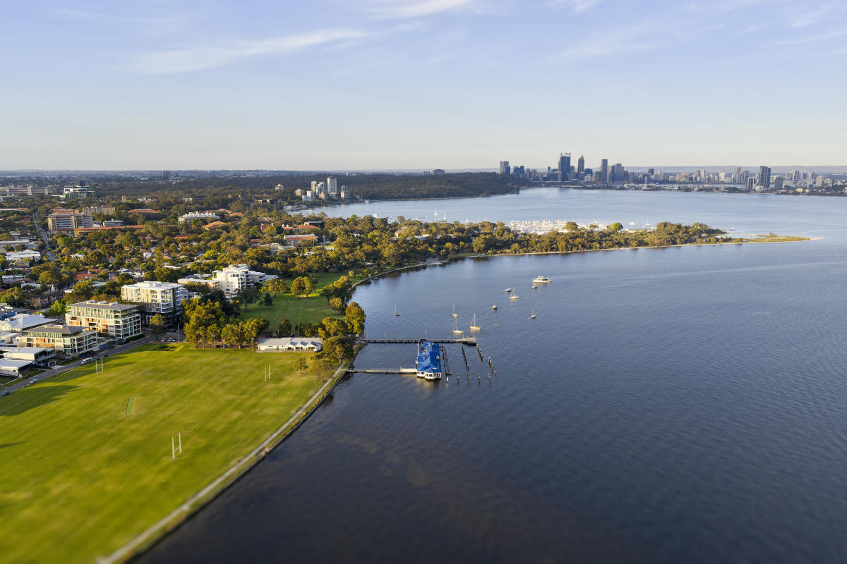 Broadway on the Bay, Crawley